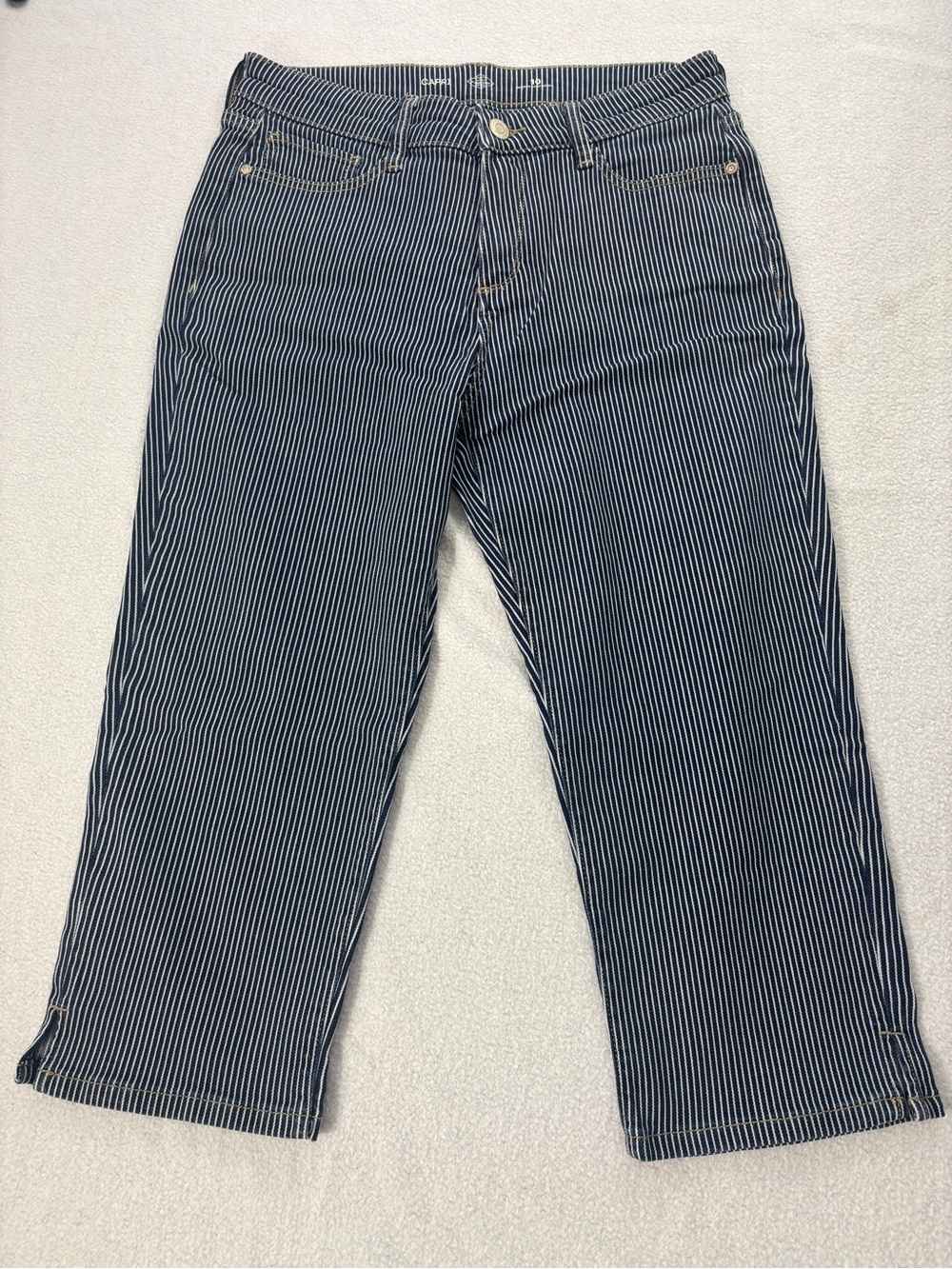 St. John's Bay Pinstripe Denim Capri Pants Women's Size 10 Blue White Stripe